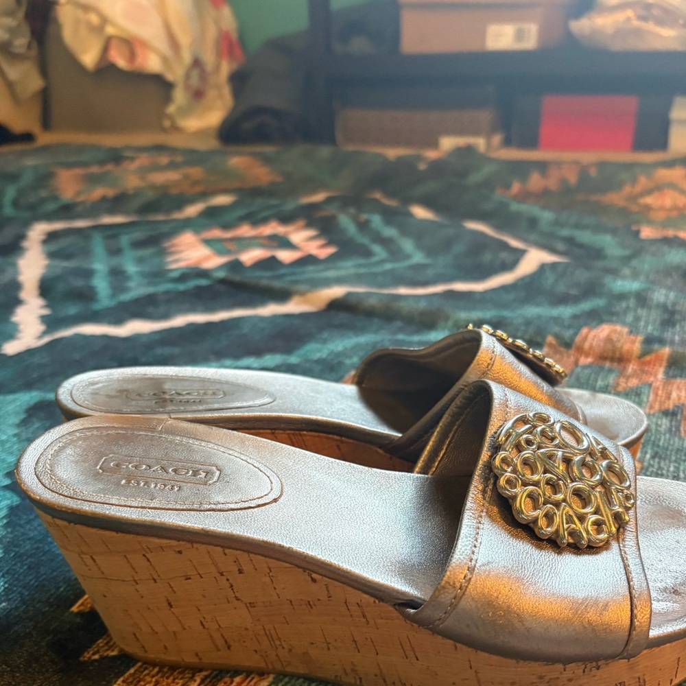Coach Judith wedge sandals, metallic, cork heel; large signature pendant. - Picture 4 of 15